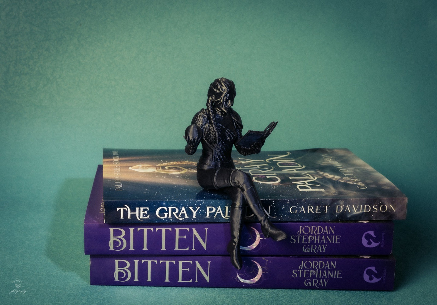 Violet and Xaden Figurines