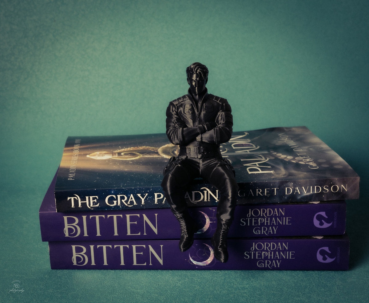 Violet and Xaden Figurines